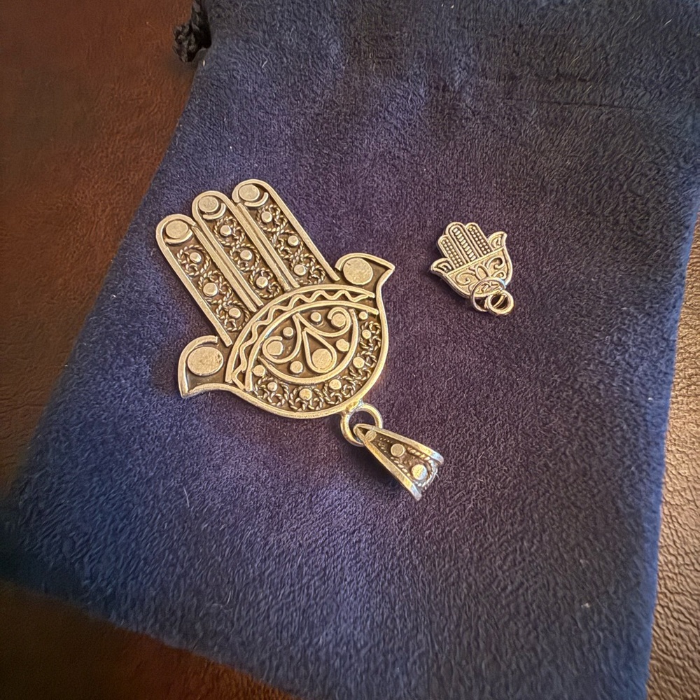 silver moroccan hamsa hand pendent and charm
